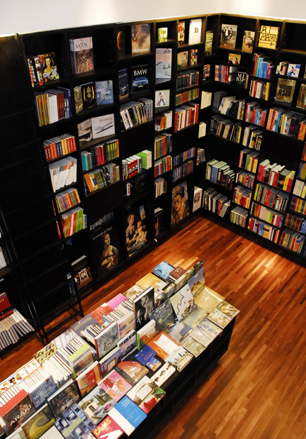 Contrapunto Bookshop / Lipthay + Cohn + Contenla