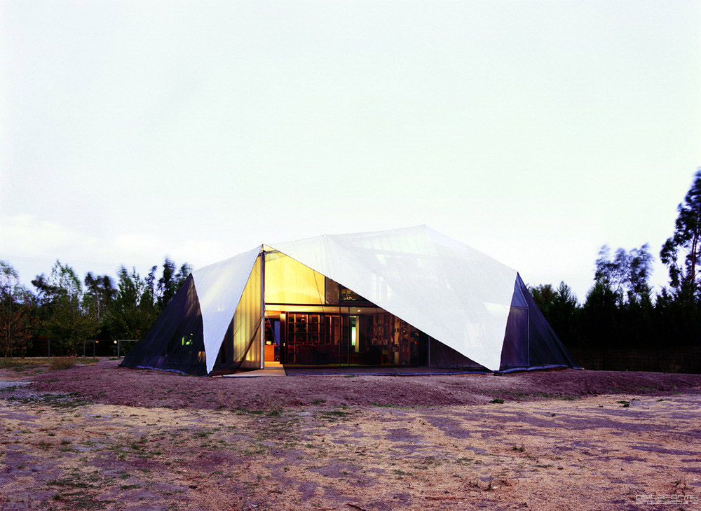 Wall house / FAR frohn&rojas
