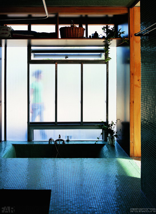 Wall house / FAR frohn&rojas