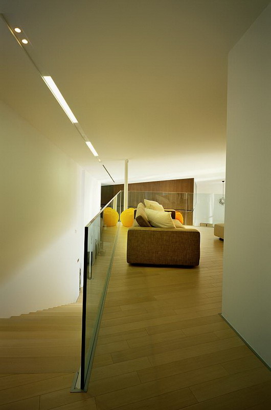 House V / 3LHD