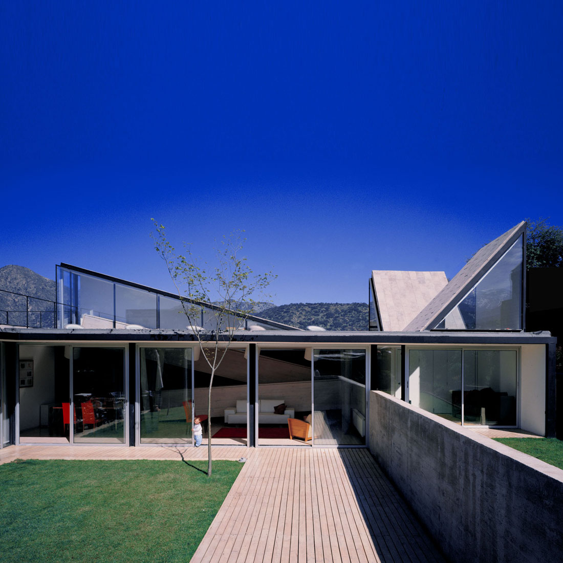 Lira House / Sebastian Irarrazaval