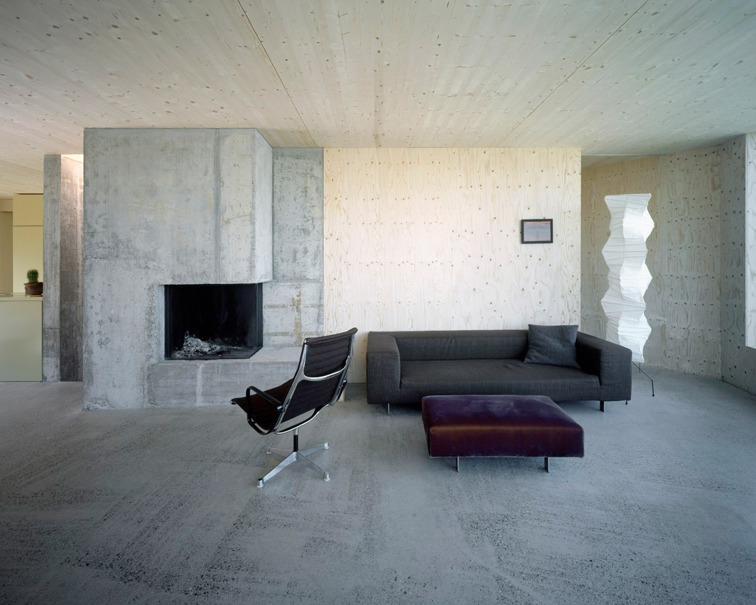 House for architects and artists / AFGH