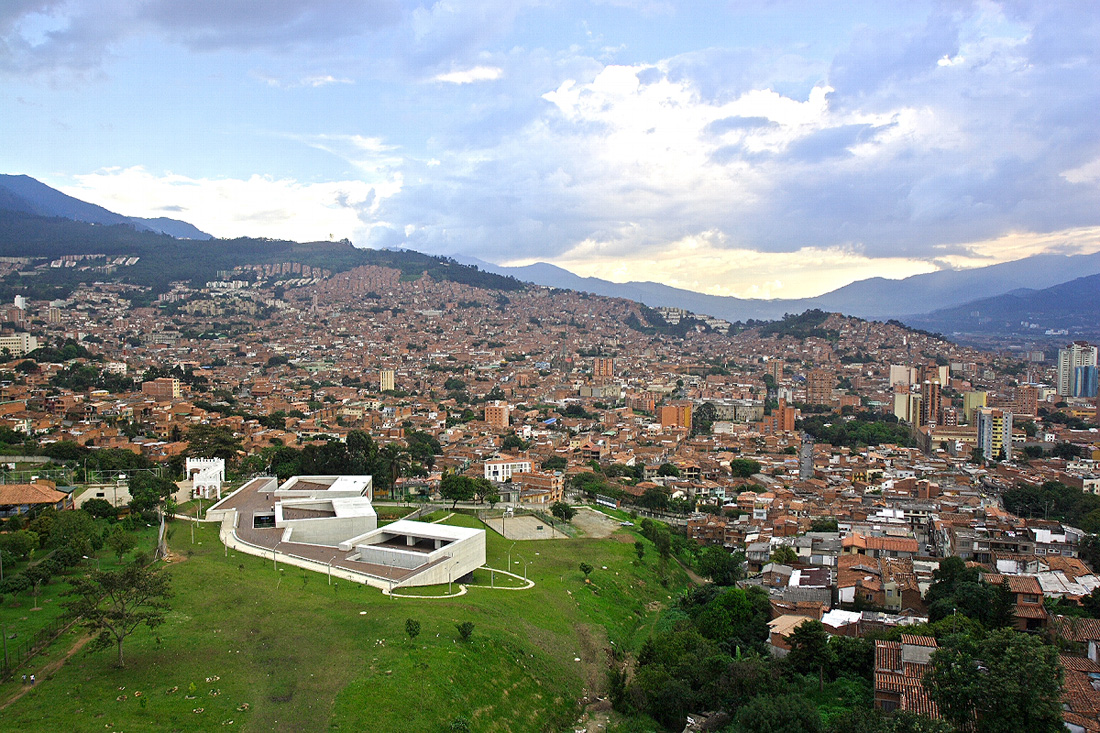 Leon de Grief Library Park / Giancarlo Mazzanti