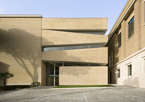 Lateran University Library / King Roselli Architetti