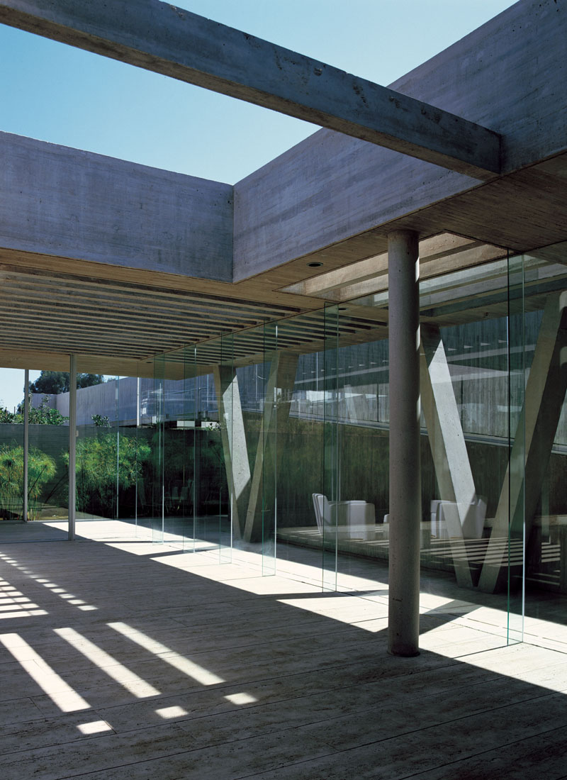 Ocho al Cubo House / Sebastian Irarrazaval