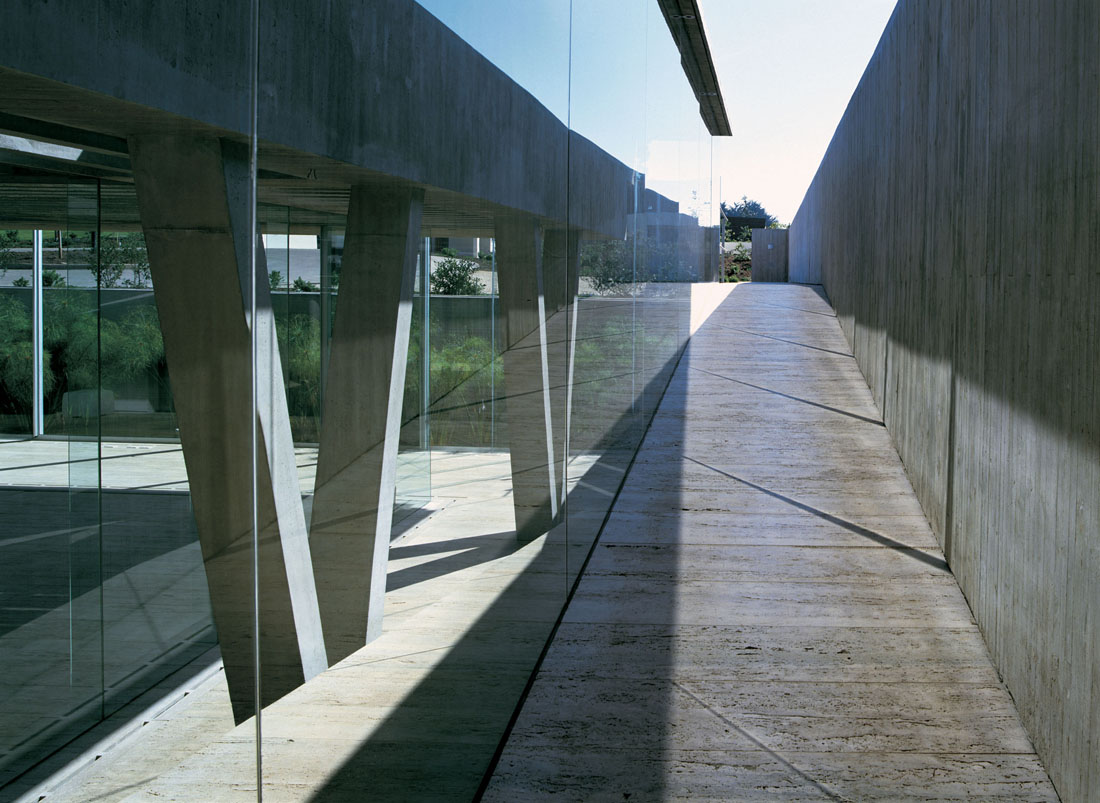 Ocho al Cubo House / Sebastian Irarrazaval