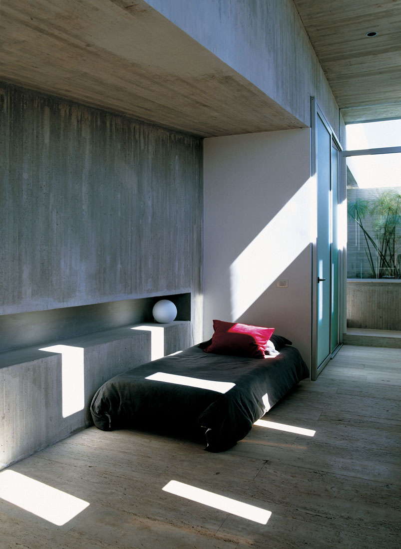 Ocho al Cubo House / Sebastian Irarrazaval