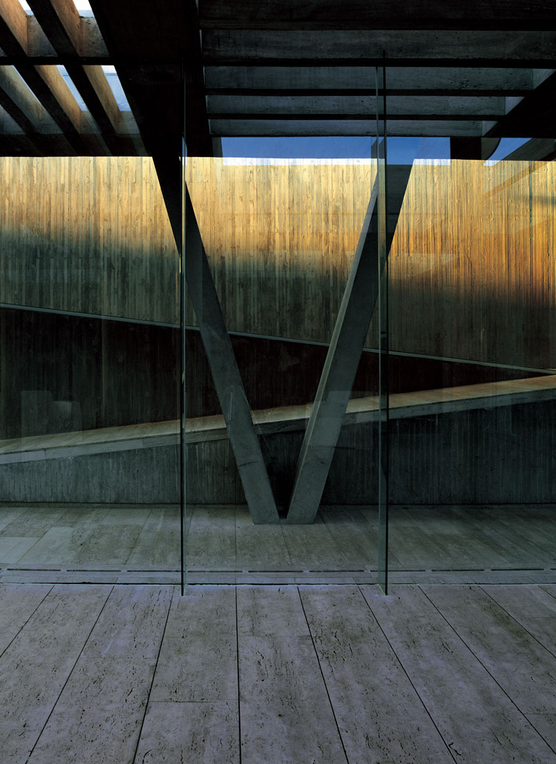 Ocho al Cubo House / Sebastian Irarrazaval