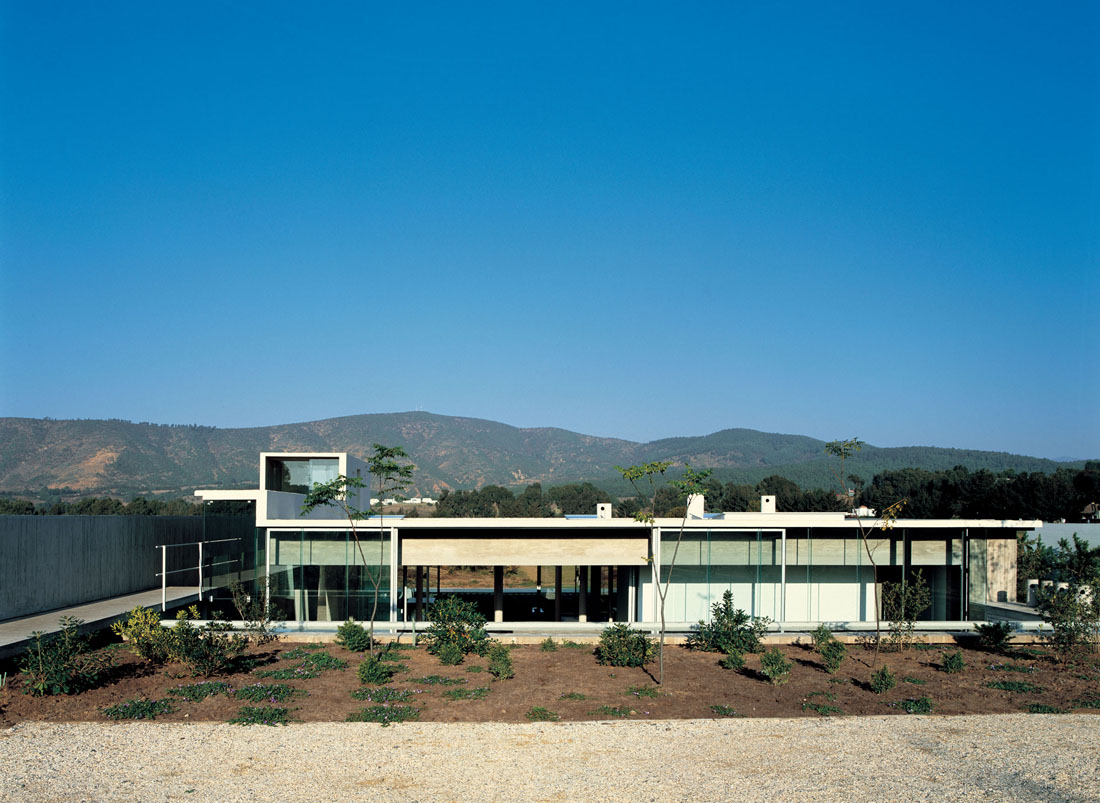 Ocho al Cubo House / Sebastian Irarrazaval