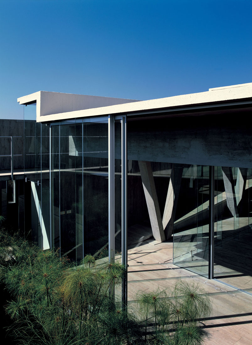 Ocho al Cubo House / Sebastian Irarrazaval