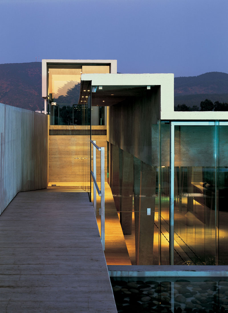 Ocho al Cubo House / Sebastian Irarrazaval