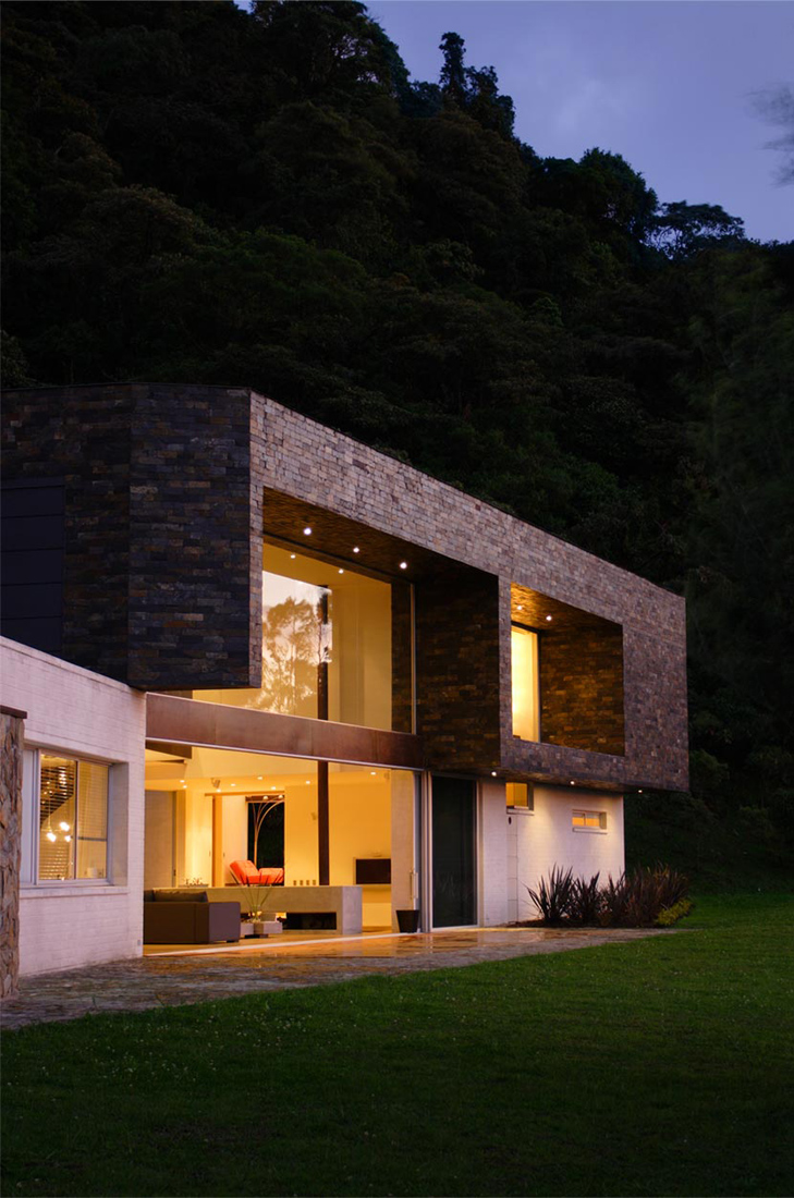 18888584_fachada-occidental-lateral1 18888584_fachada-occidental-lateral1