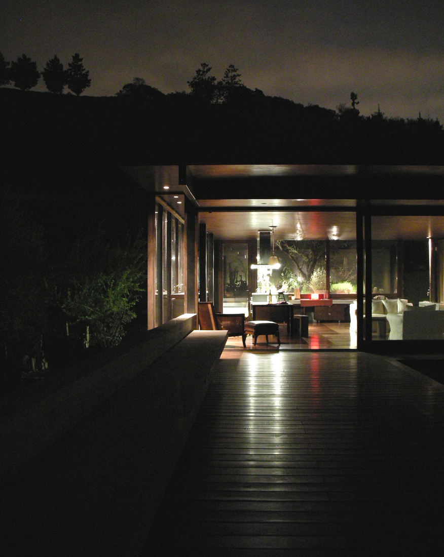 House on the road to Farellones / Max Nuñez & Bernardo Valdes