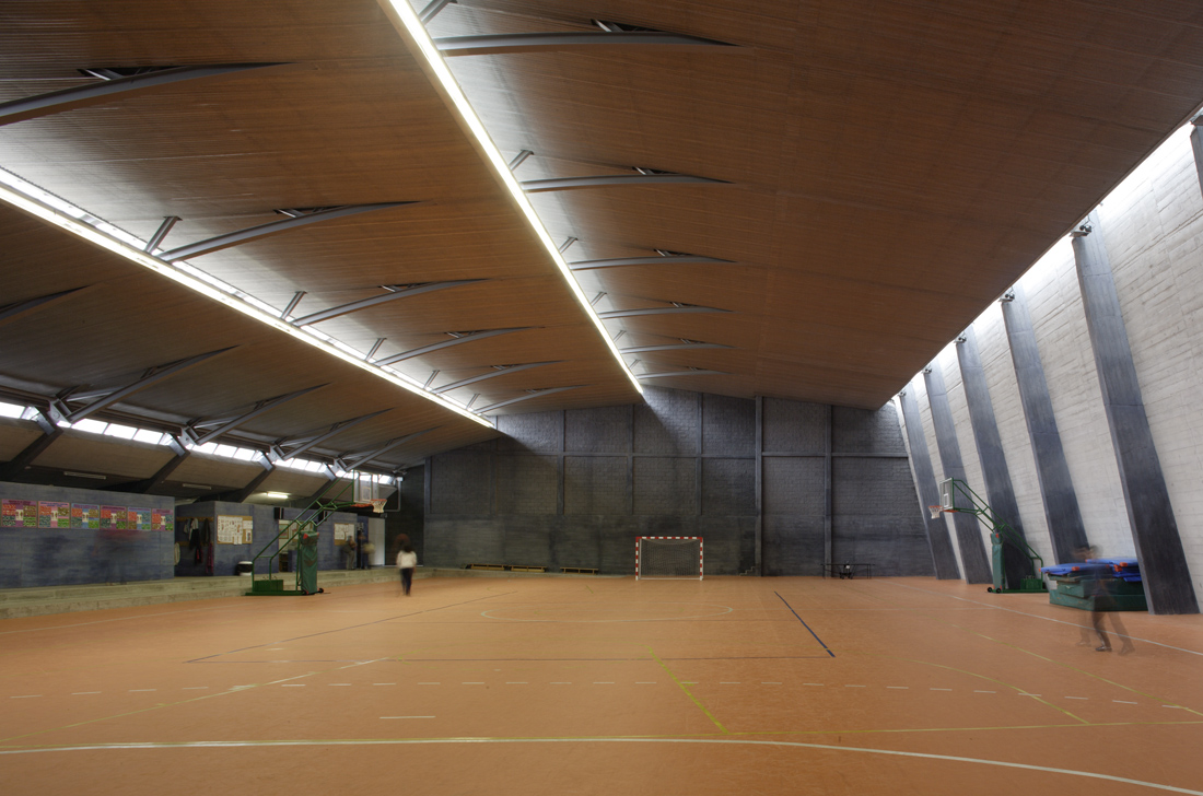 Rafael Arozarena High School / Felipe Artengo, Fernando Menis, José Maria Rodriguez Pastrana