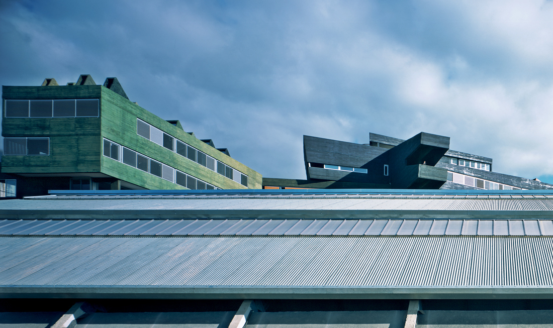 Rafael Arozarena High School / Felipe Artengo, Fernando Menis, José Maria Rodriguez Pastrana