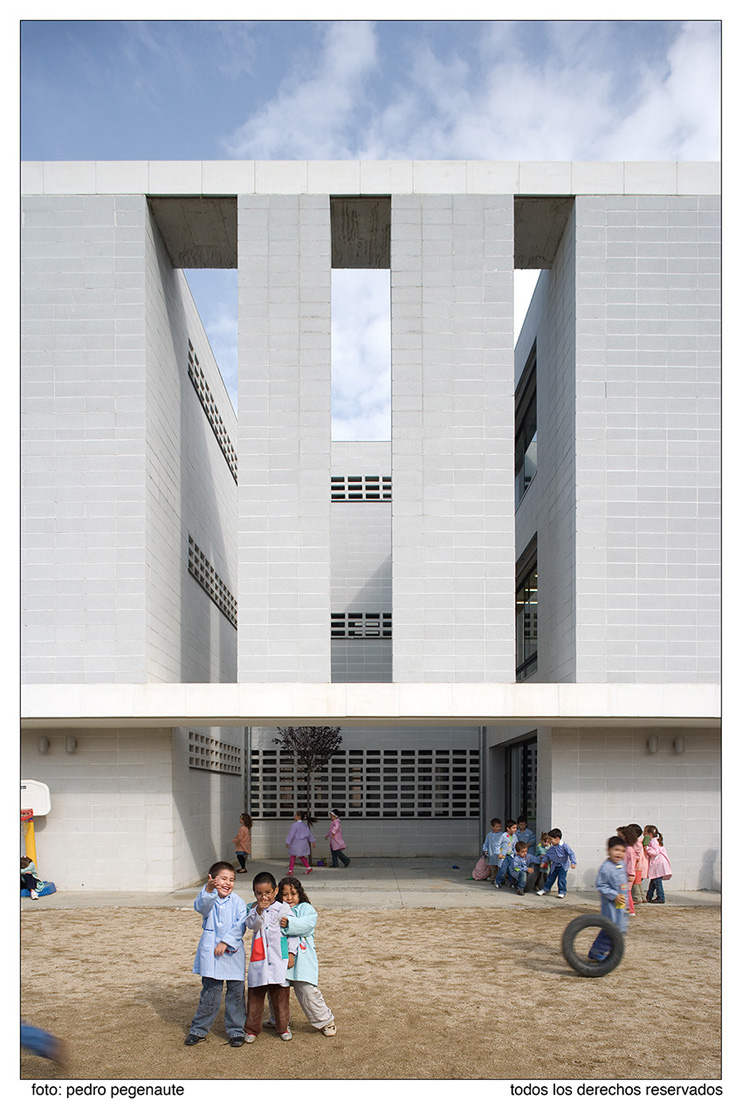 Day Care, Kindergarten and primary school / Jordi Badia