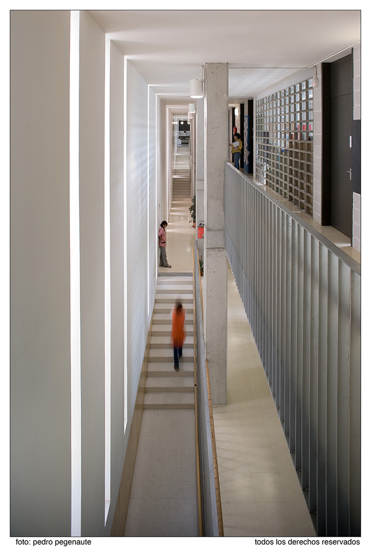 Day Care, Kindergarten and primary school / Jordi Badia