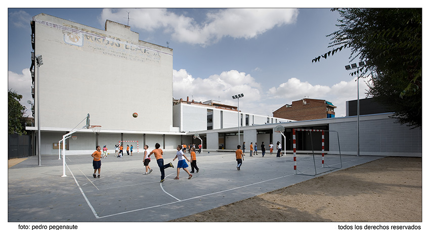 Day Care, Kindergarten and primary school / Jordi Badia