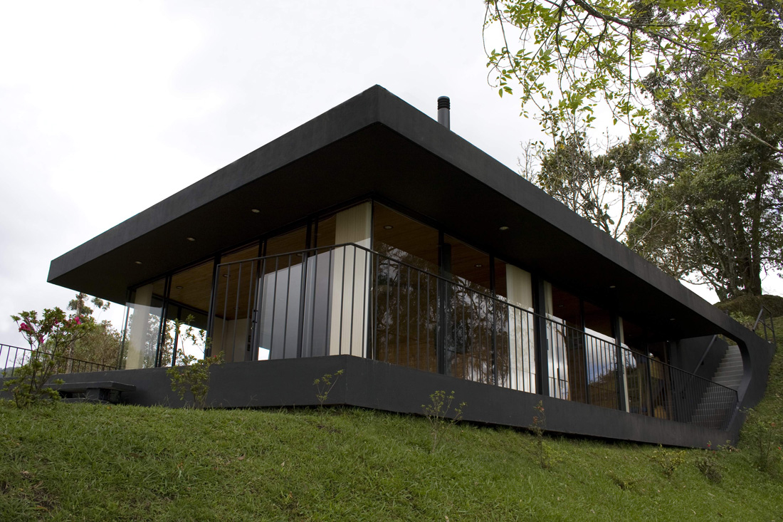 Ecological Shelters at Finca El Retorno / G Ateliers
