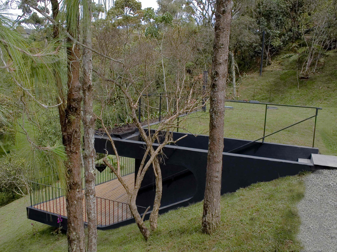 Ecological Shelters at Finca El Retorno / G Ateliers