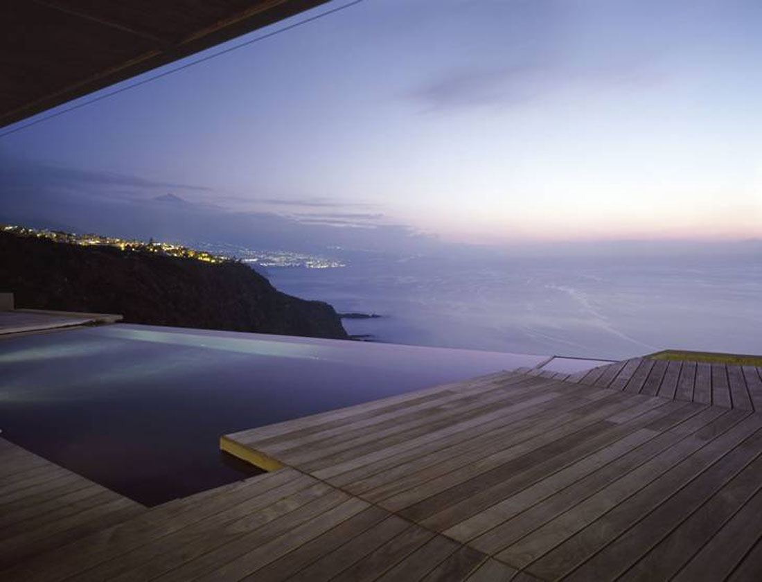 House at Jardin del Sol / Corona y P. Amaral Arquitectos