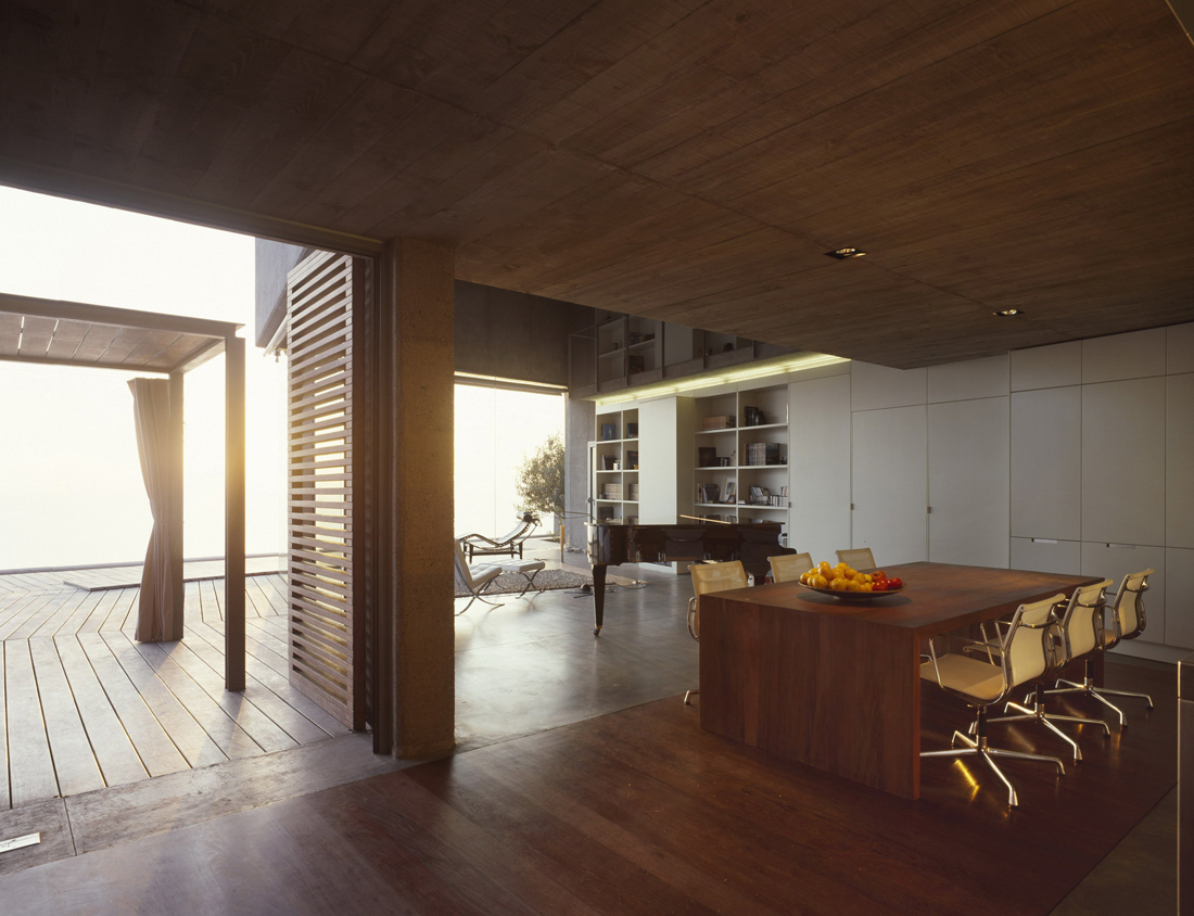 House at Jardin del Sol / Corona y P. Amaral Arquitectos