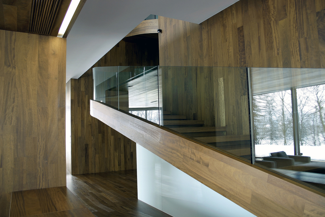 the-curve-to-the-upstair-rooms the-curve-to-the-upstair-rooms