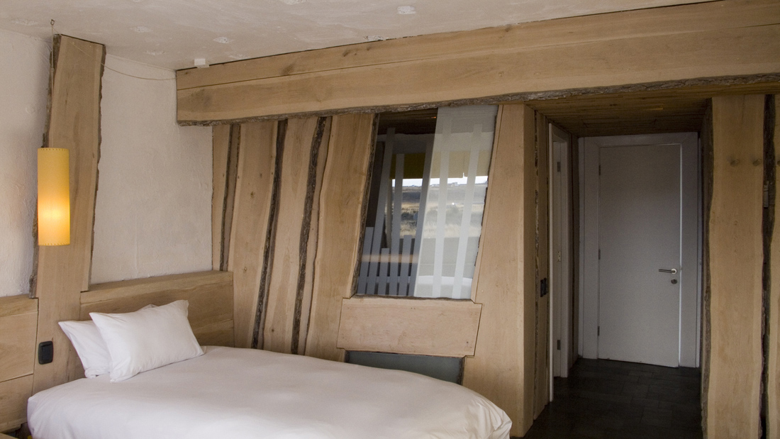 Remota Hotel / German del Sol