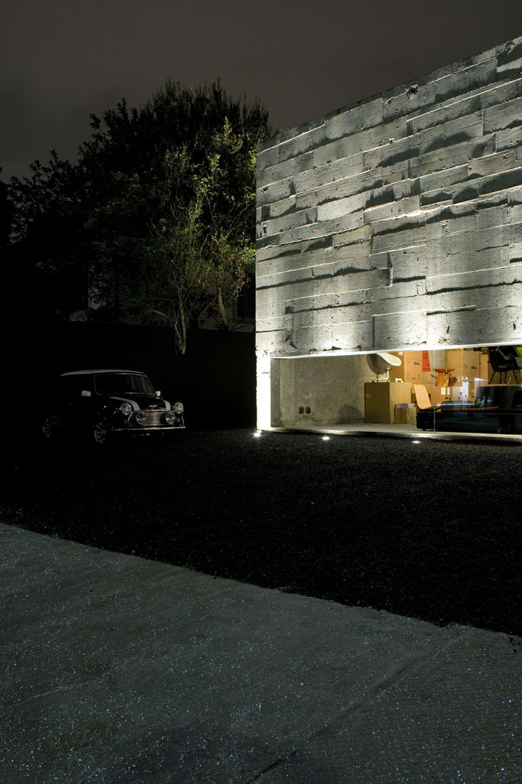 Volume B store / Marcio Kogan
