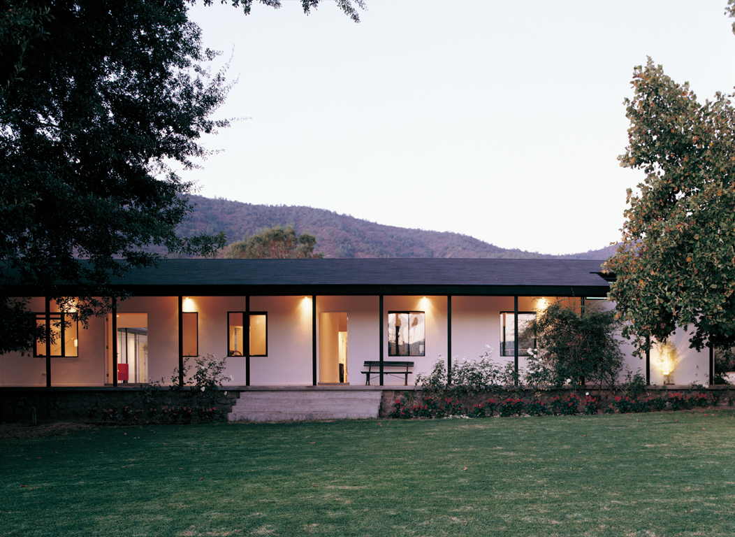 Countryside House / Benjamin Murua & Constanza Infante
