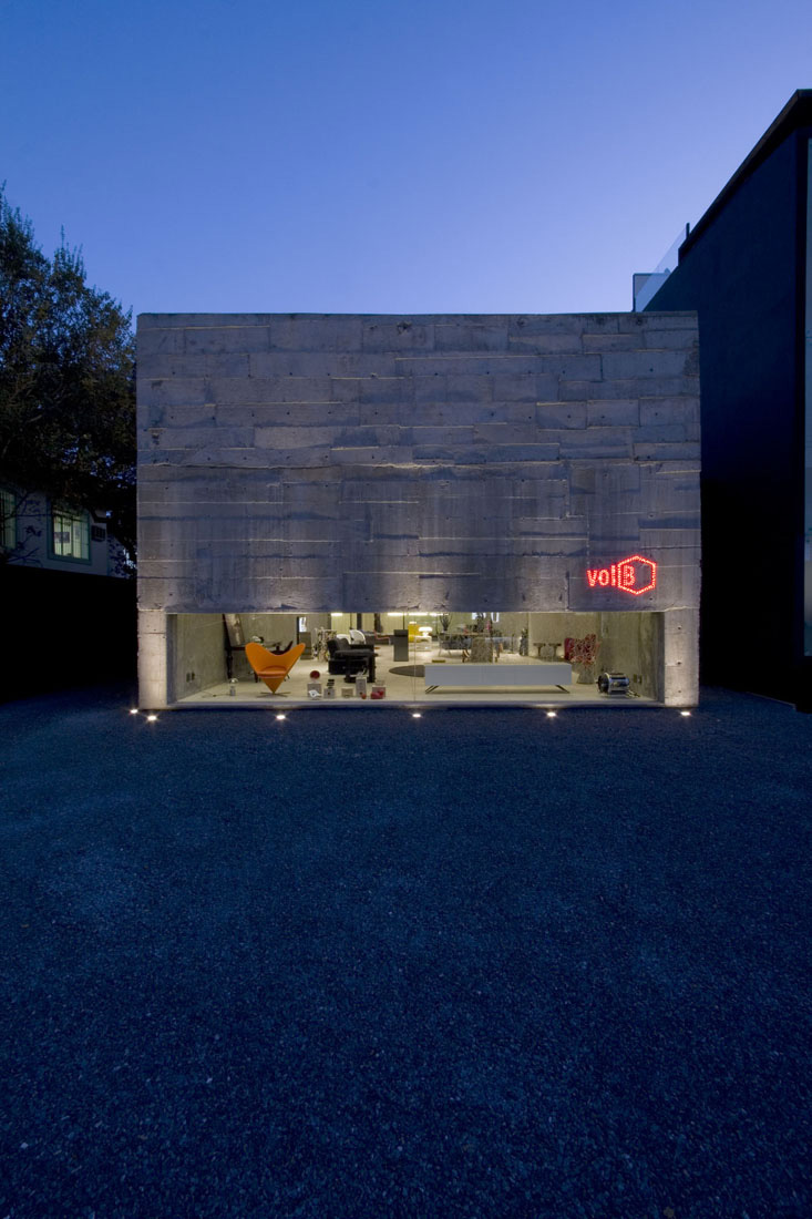 Volume B store / Marcio Kogan