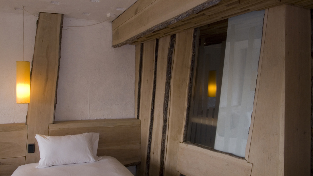 Remota Hotel / German del Sol