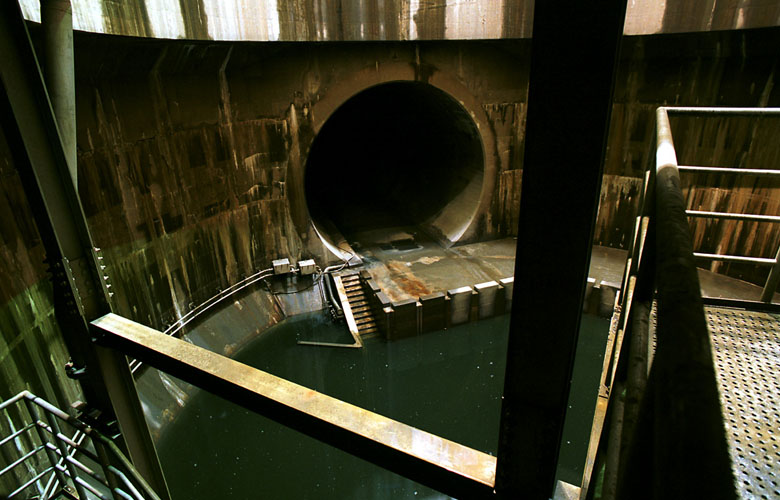 802985271_japanesesewer-14 802985271_japanesesewer-14