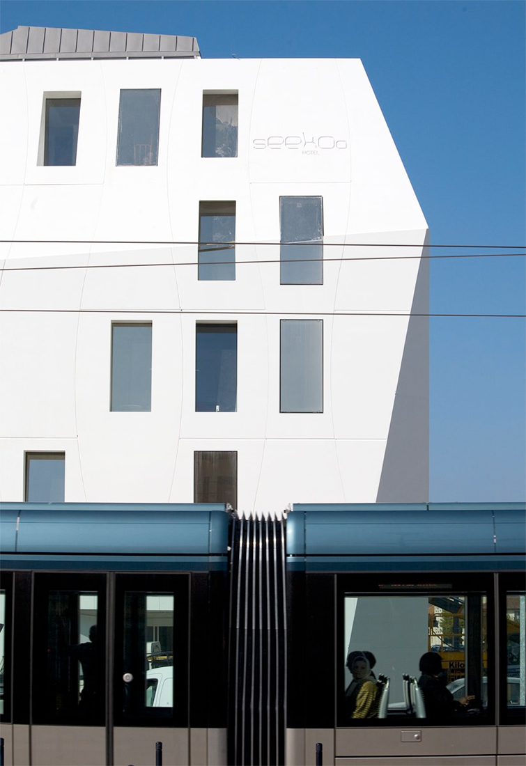 Seeko’o Hotel / Atelier King Kong