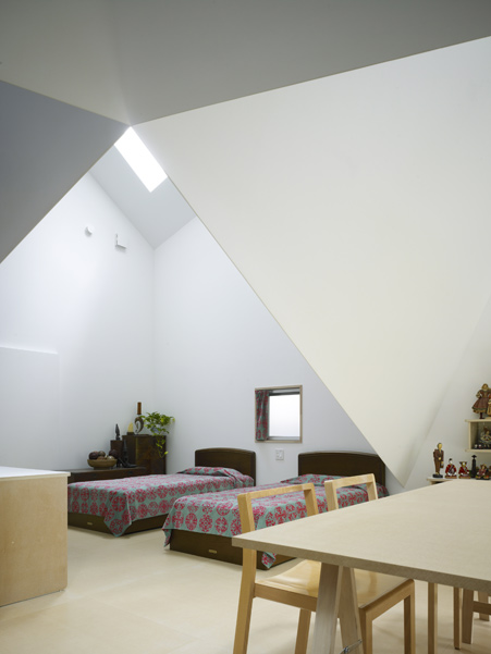 House in Kohoku / Torafu