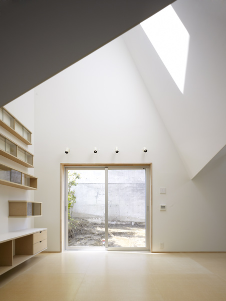 House in Kohoku / Torafu