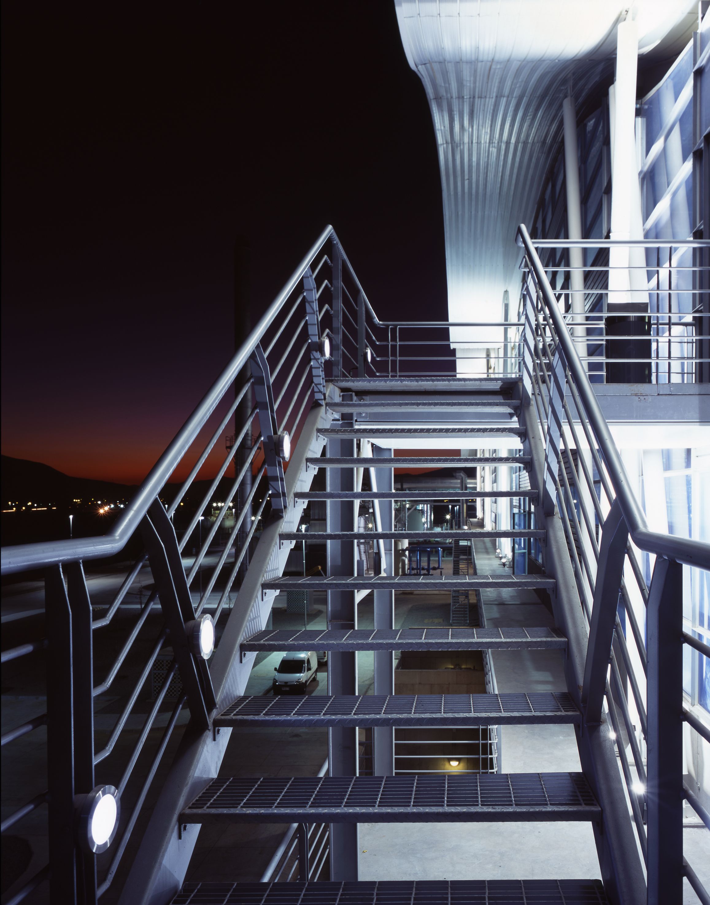 Glass bottling Plant Cristalchile / Guillermo Hevia