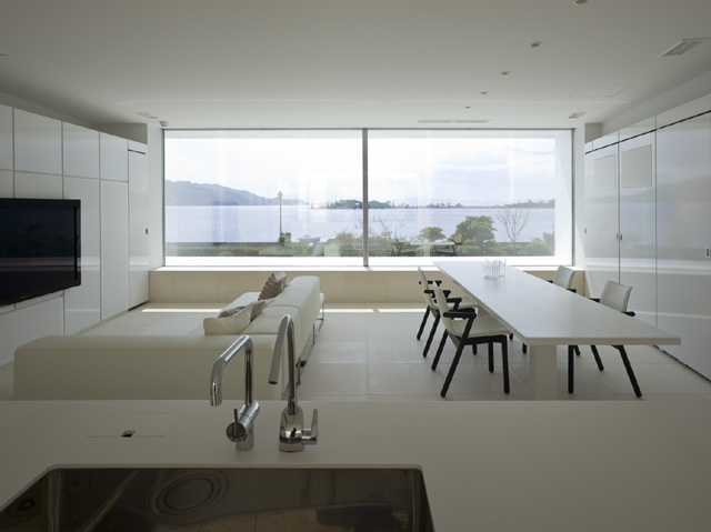 1308480334_seaside-16 © Toshiyuki YANO (Nacasa & Partners Inc.,)
