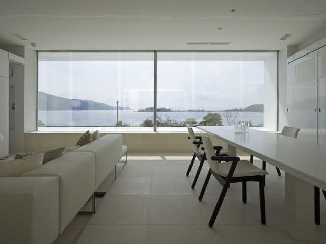 1335050168_seaside-15 © Toshiyuki YANO (Nacasa & Partners Inc.,)