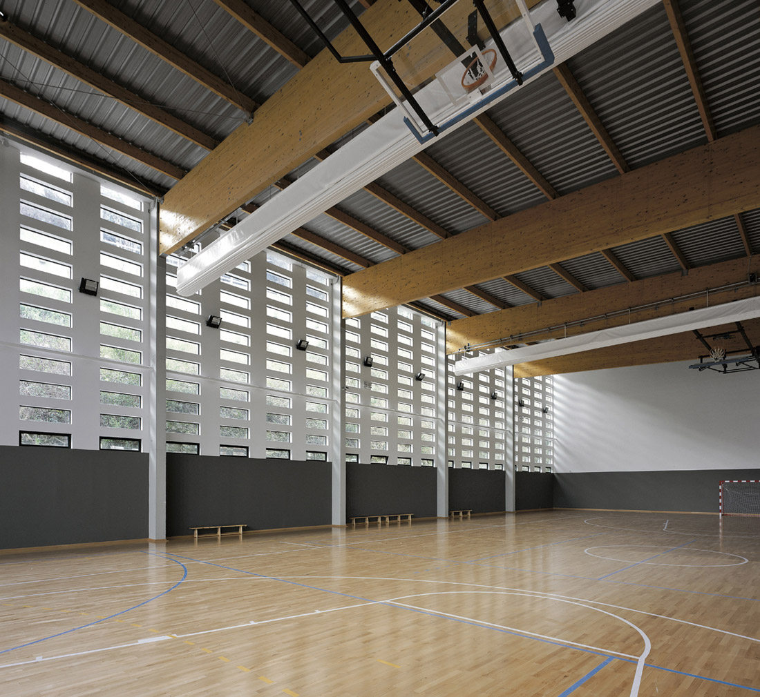 La Peña Multi-Sport Pavillion / Coll-Barreu Arquitectos