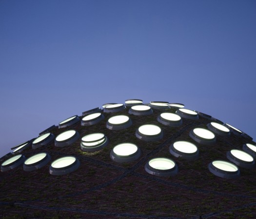 1564145799_11-living-roof-night