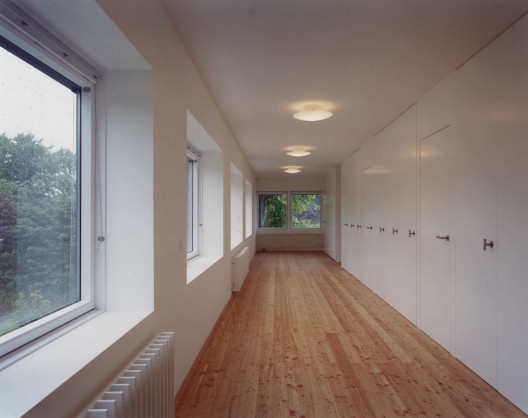 217698833_corridorupperfloor