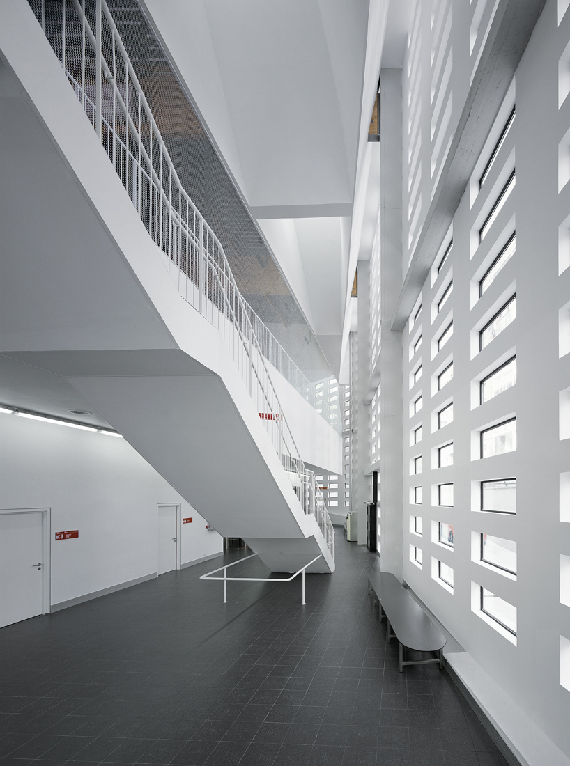 La Peña Multi-Sport Pavillion / Coll-Barreu Arquitectos