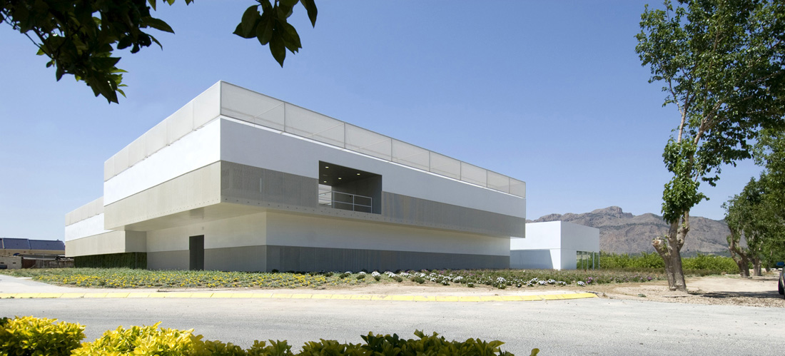 Research Facilities in UMH University / SUBARQUITECTURA + J.M. Torres Nadal