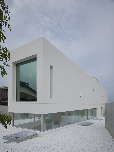 619904386_seaside-03 © Toshiyuki YANO (Nacasa & Partners Inc.,)