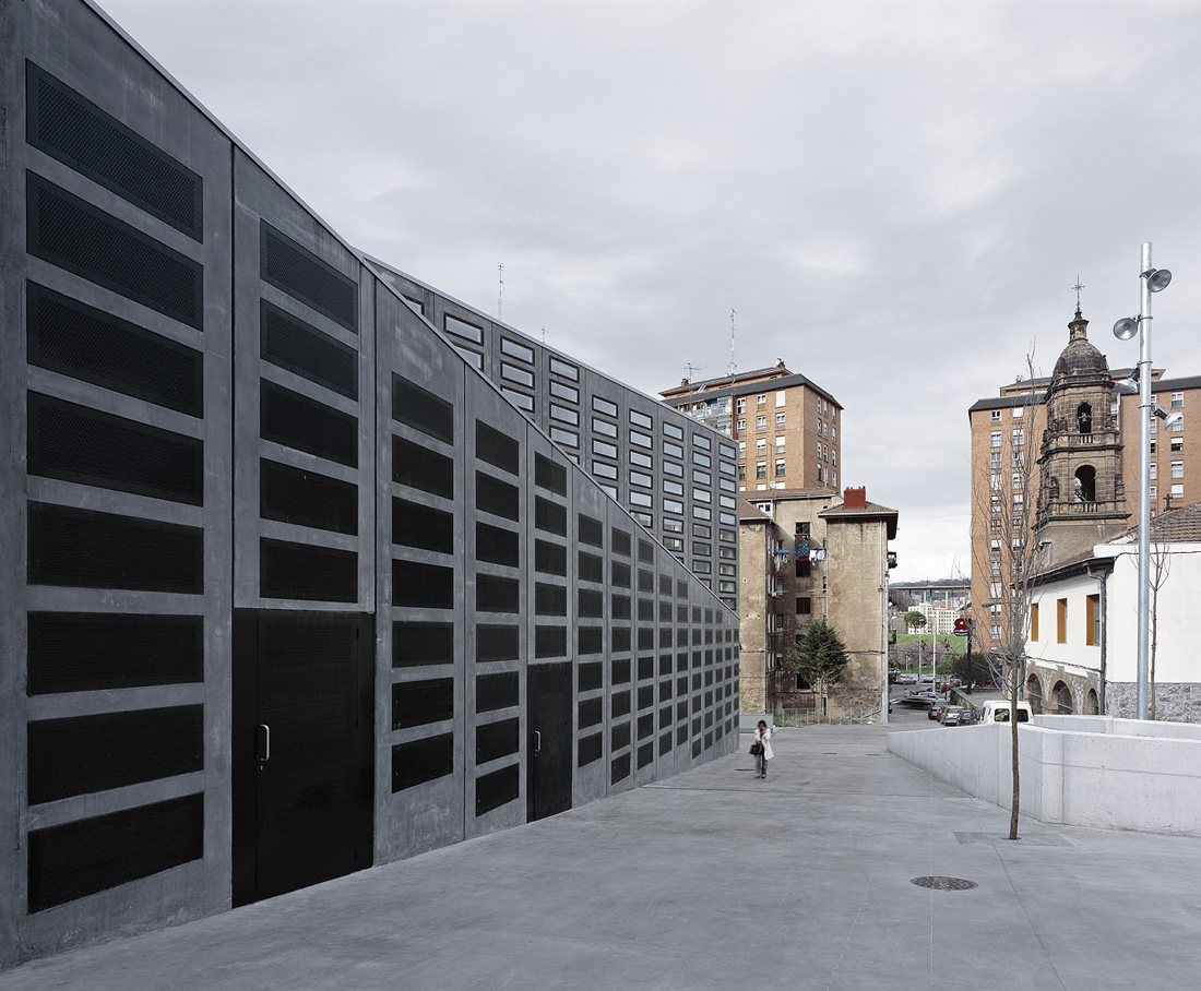 La Peña Multi-Sport Pavillion / Coll-Barreu Arquitectos