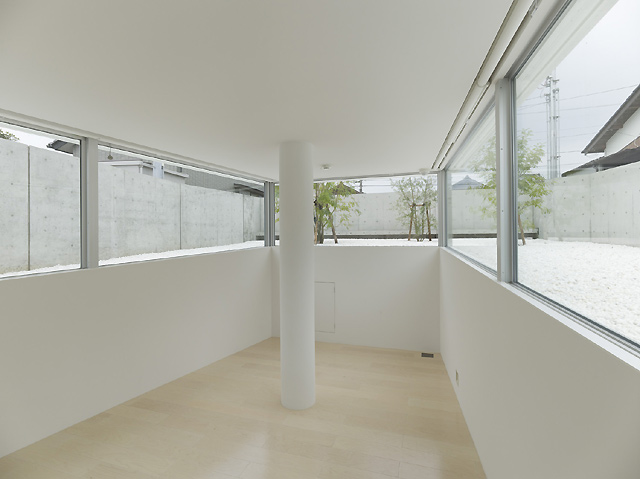 922362292_seaside-10 © Toshiyuki YANO (Nacasa & Partners Inc.,)