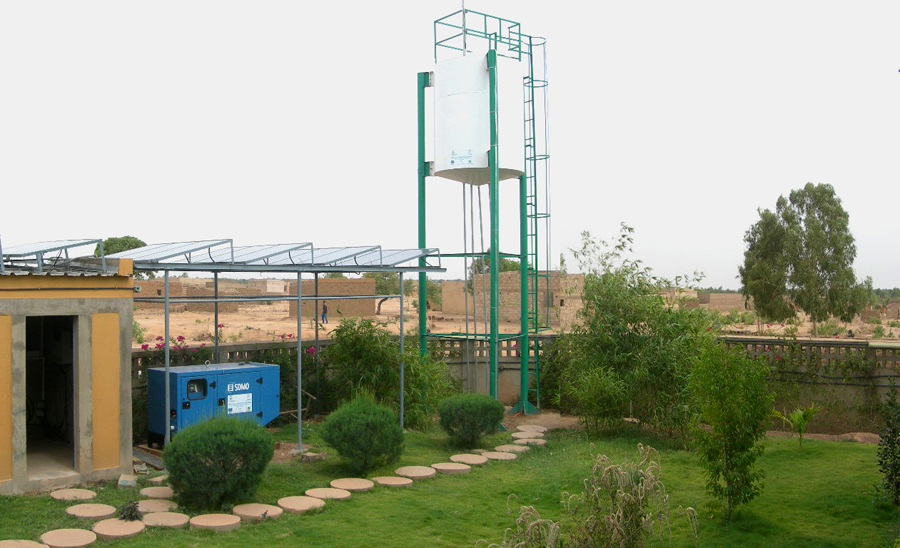 107842896_fare-cbf-garden-weater-tower-and-solar-panels 107842896_fare-cbf-garden-weater-tower-and-solar-panels