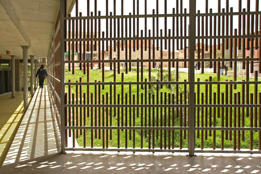 Gerardo Molina School / Giancarlo Mazzanti