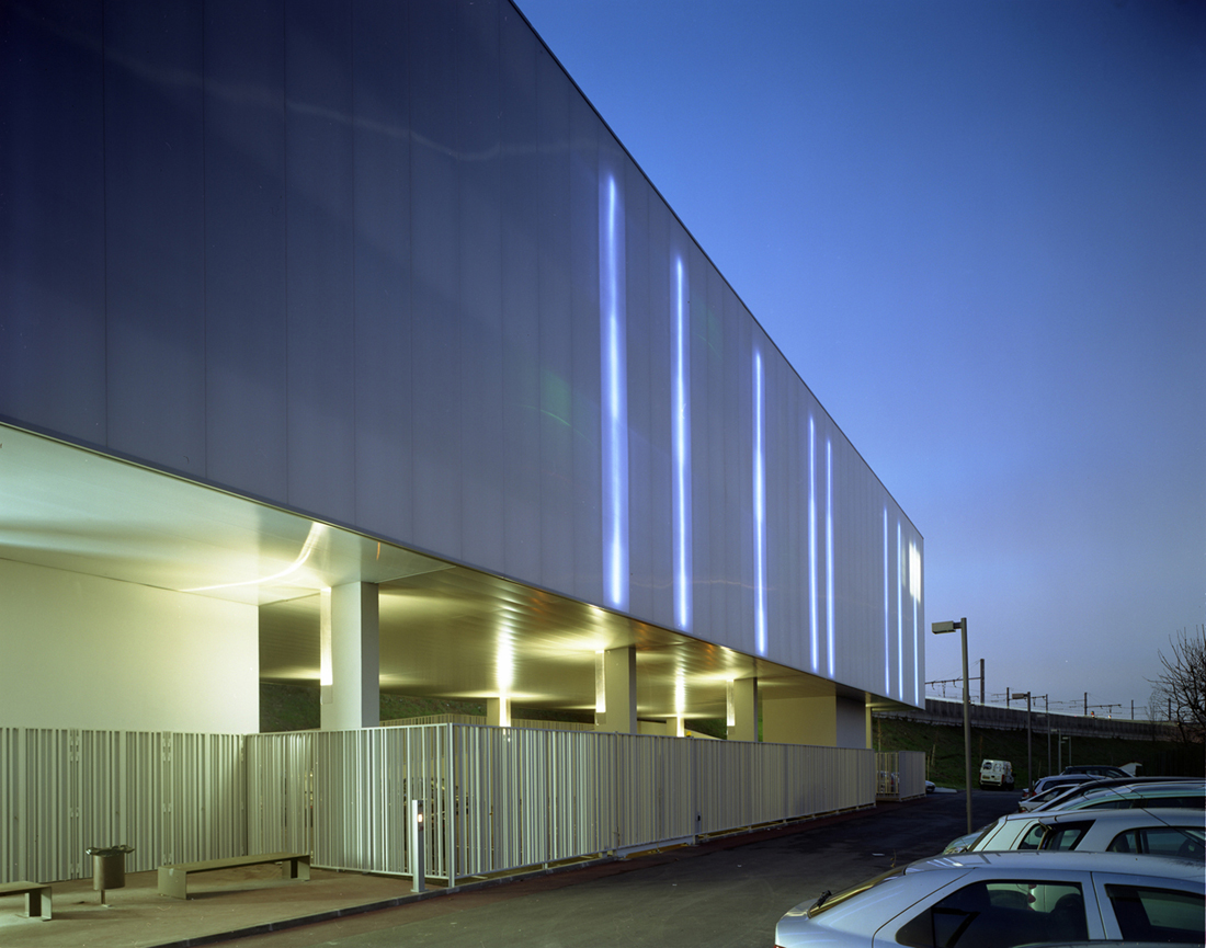 HQ 13 Parisian subway line / Atelier Phileas